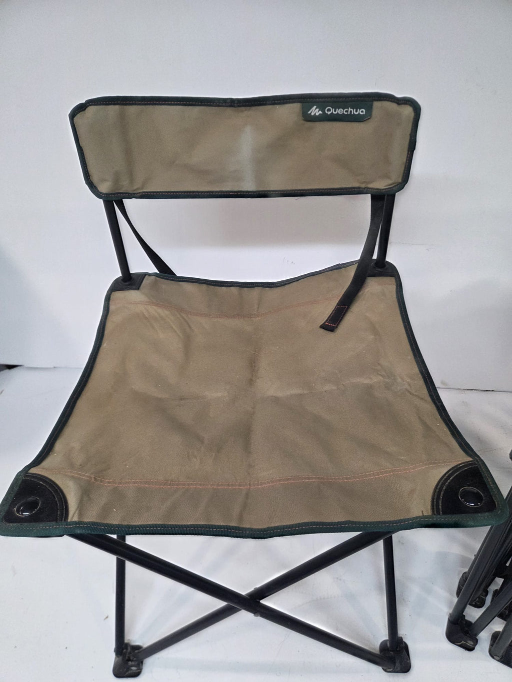 pack completo de 3 sillas, puedes usar: Pack de 3 Sillas Plegables de Camping Quechua Decathlon)