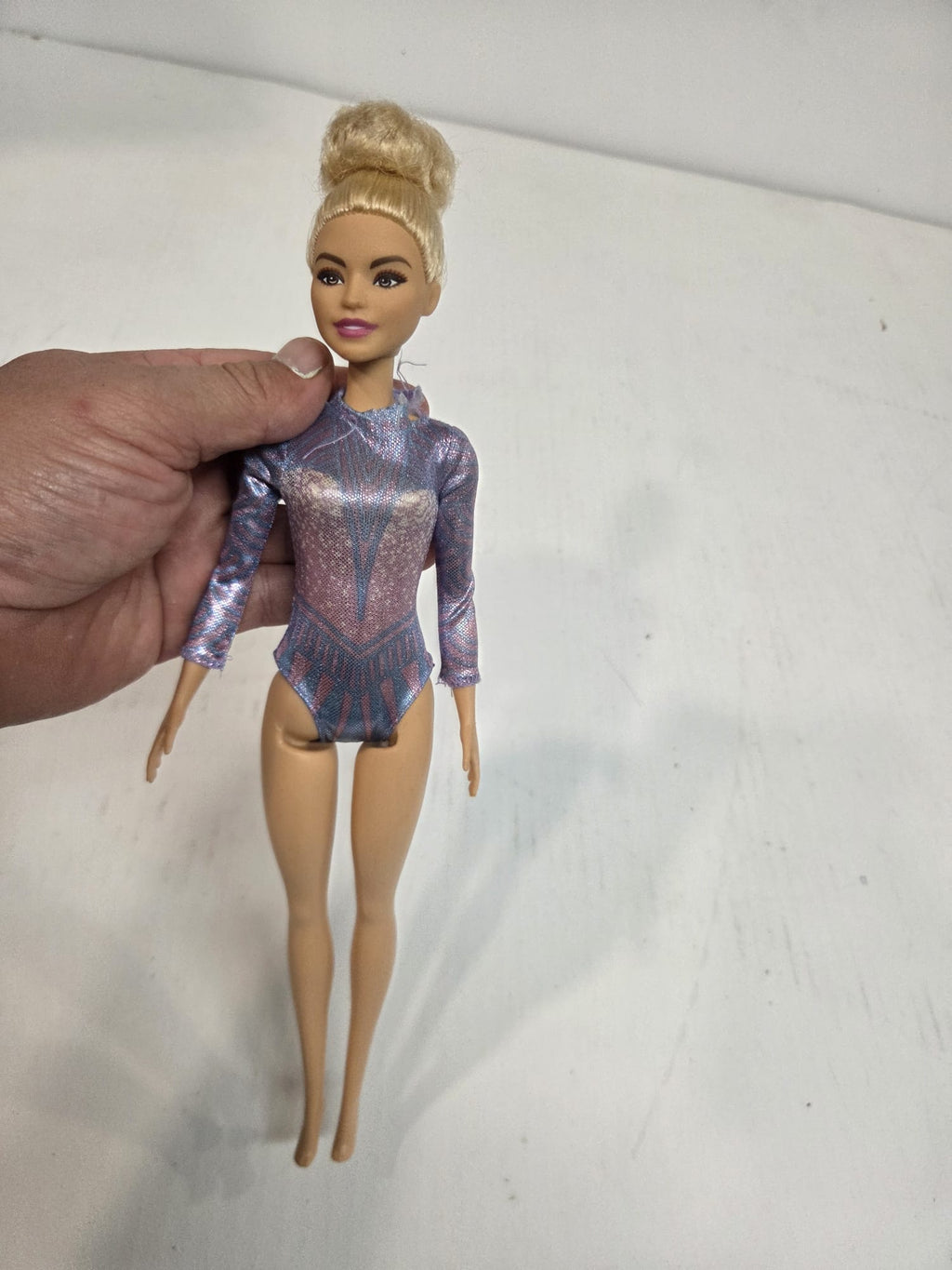 Muñeca Barbie Gimnasta Rítmica / Gimnasia Artística Mattel 2016 – Maillot Metalizado Morado