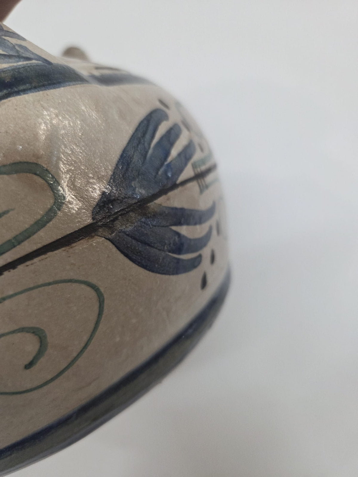 Botijo Antiguo de Cerámica Artesanal de Segorbe – Firmado V. Gil (18 cm)