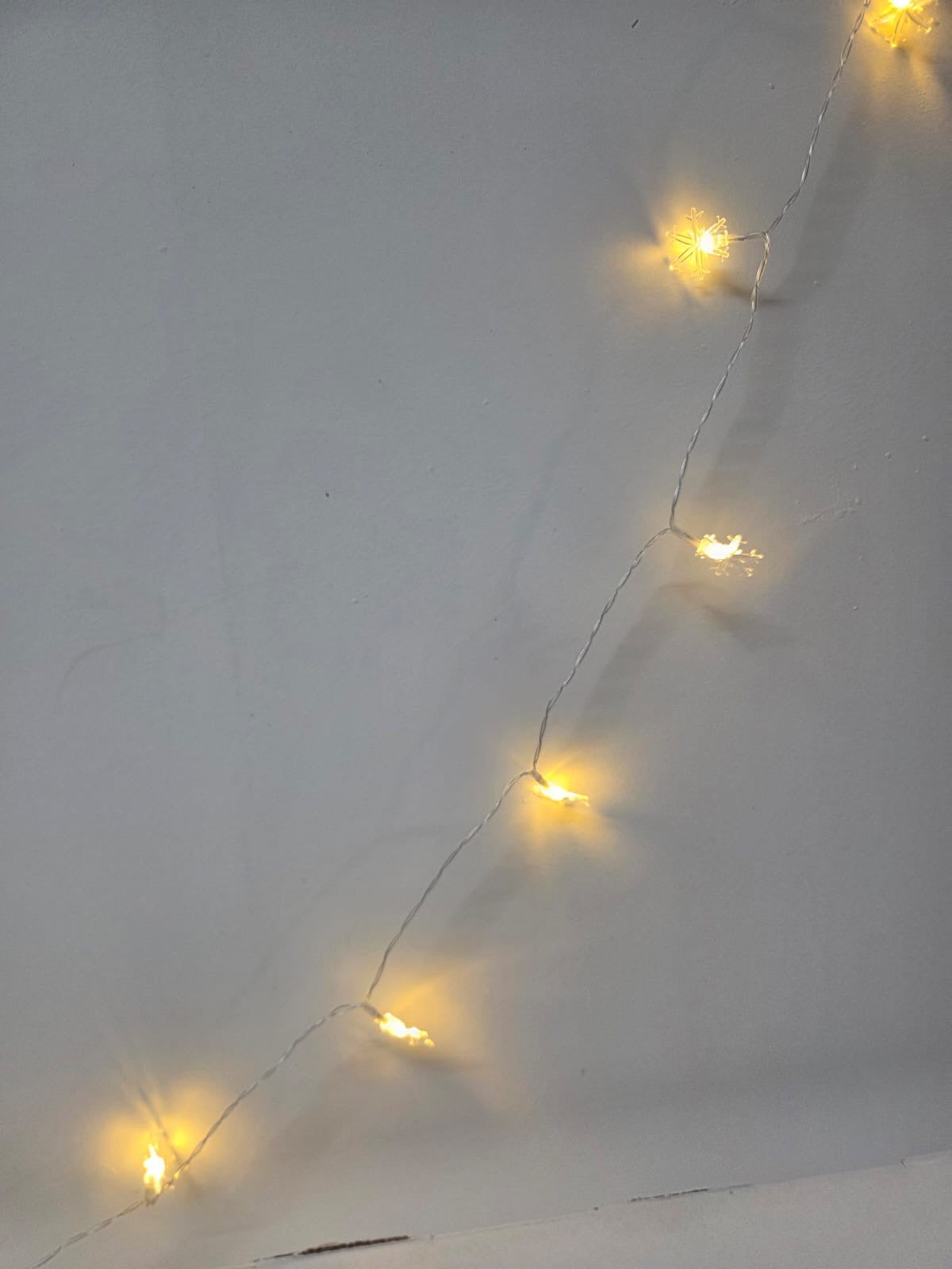 Guirnalda de Luces LED Copos de Nieve Warm Glow – Iluminación Acogedora a Pilas