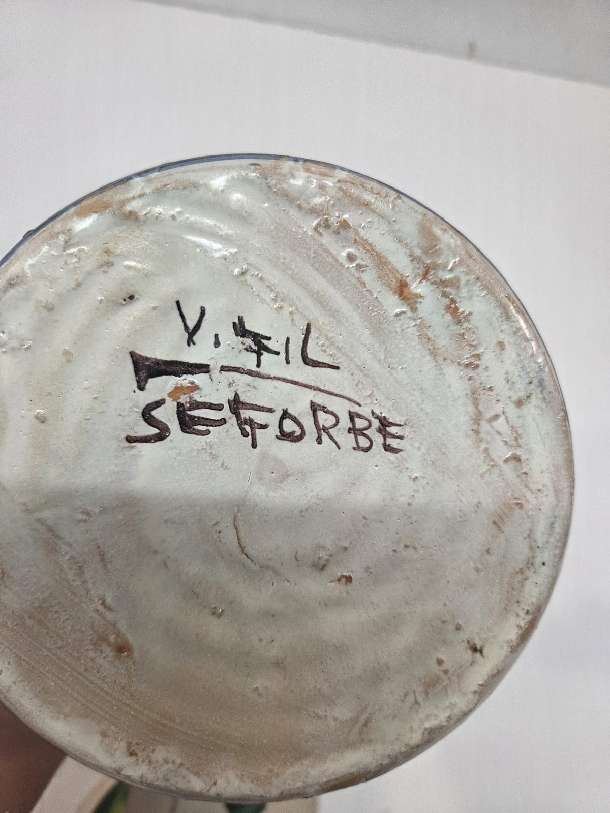 Botijo Antiguo de Cerámica Artesanal de Segorbe – Firmado V. Gil (18 cm)