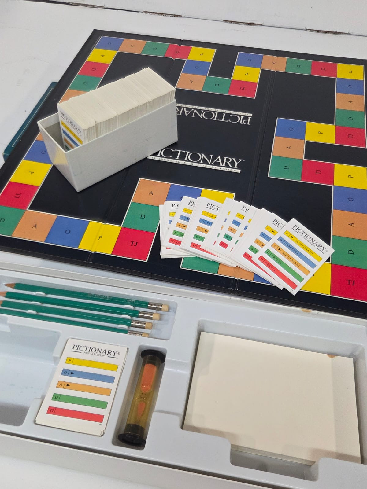 Juego de mesa Pictionary (Nueva Edición vintage - 2500 palabras)