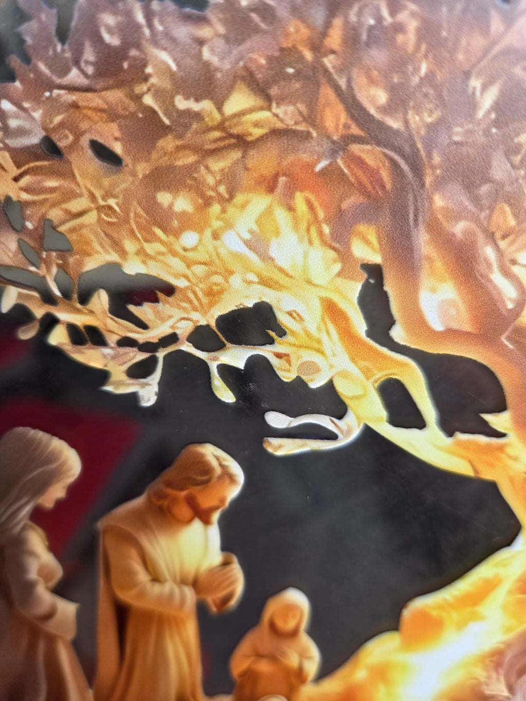 Figura Decorativa Belén Navideño en Acrílico con Base - Nacimiento de Jesús bajo el Árbol de la Vida
