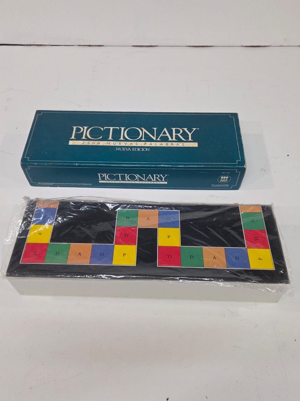 Juego de mesa Pictionary (Nueva Edición vintage - 2500 palabras)