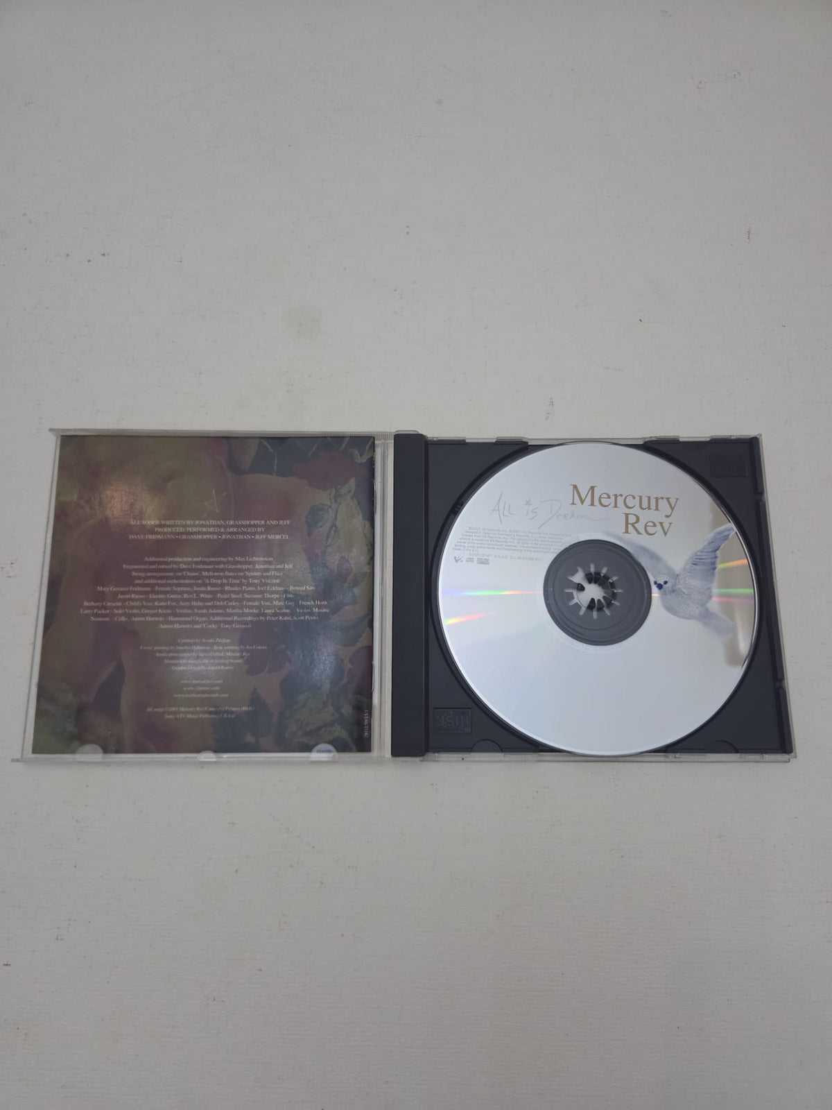 Álbum de estudio en formato CD original del grupo de rock alternativo/neo-psicodelia Mercury Rev, titulado All Is Dream (publicado en 2001 por V2 Records).  
 Lista de canciones incluida: The Dark Is Rising, Tides Of The Moon, Chains, Lincoln’s Eyes, Nite