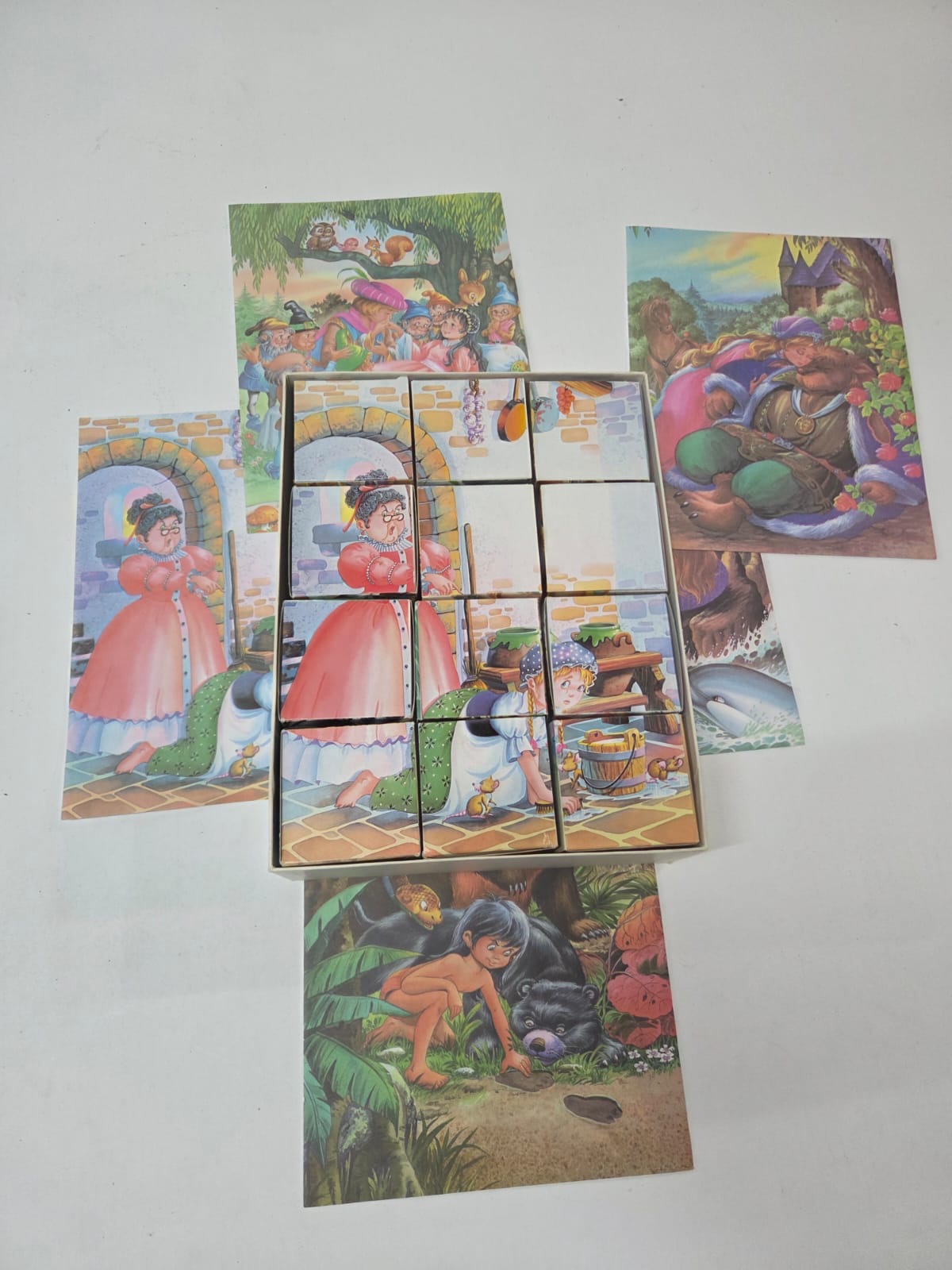 Rompecabezas de Cubos Vintage Dinova – Juego de 12 Cubos y 6 Láminas (Cuentos Infantiles)