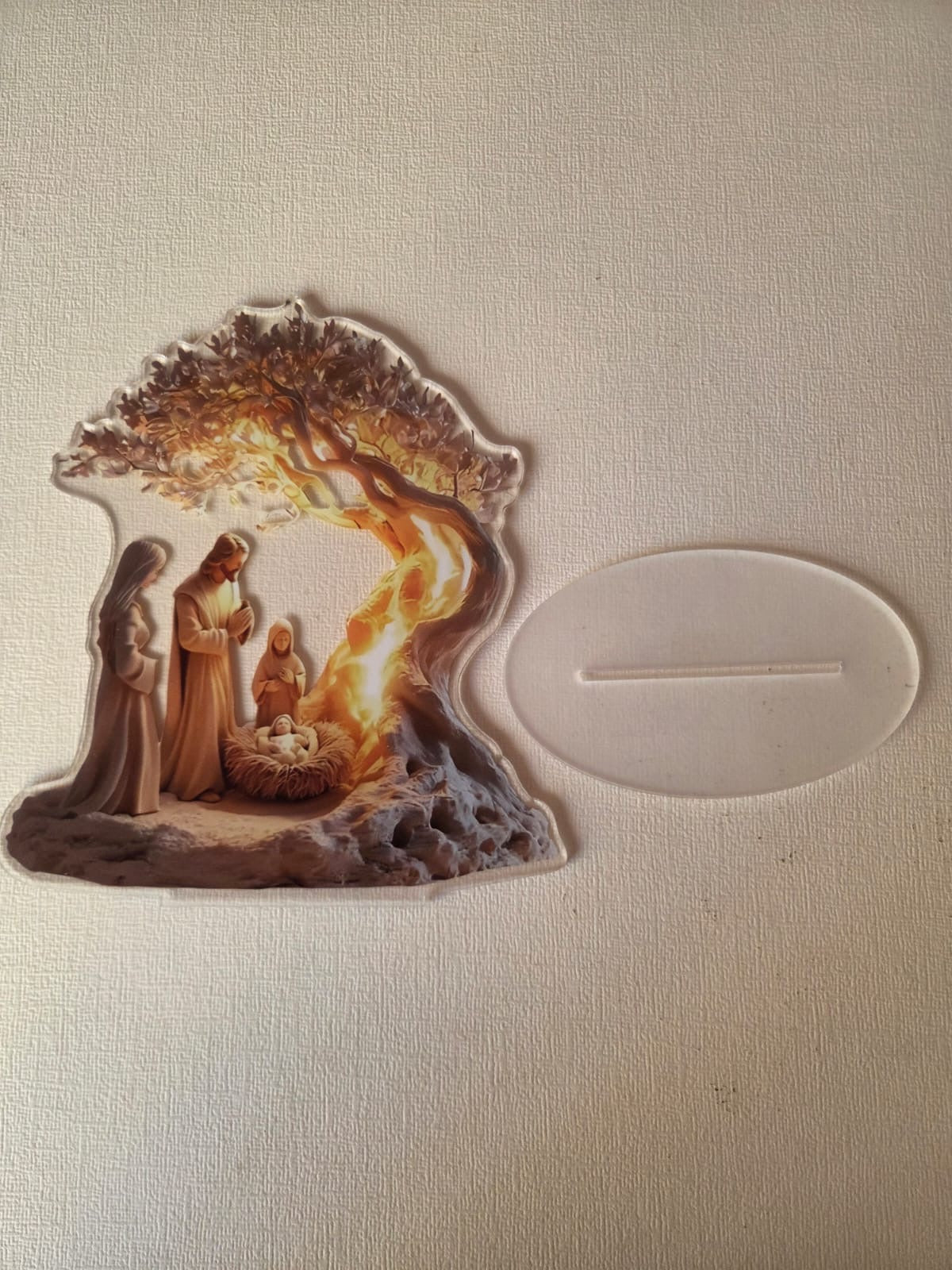 Figura Decorativa Belén Navideño en Acrílico con Base - Nacimiento de Jesús bajo el Árbol de la Vida