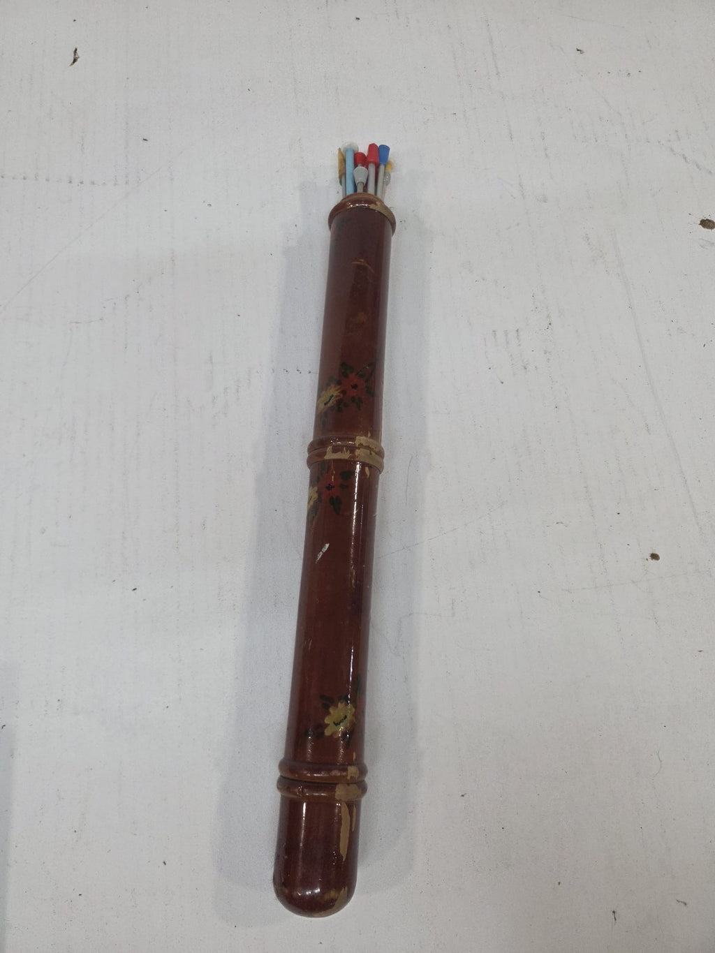 Estuche Guardagujas Vintage de Madera Pintada a Mano + Set de Agujas de Tejer Variadas