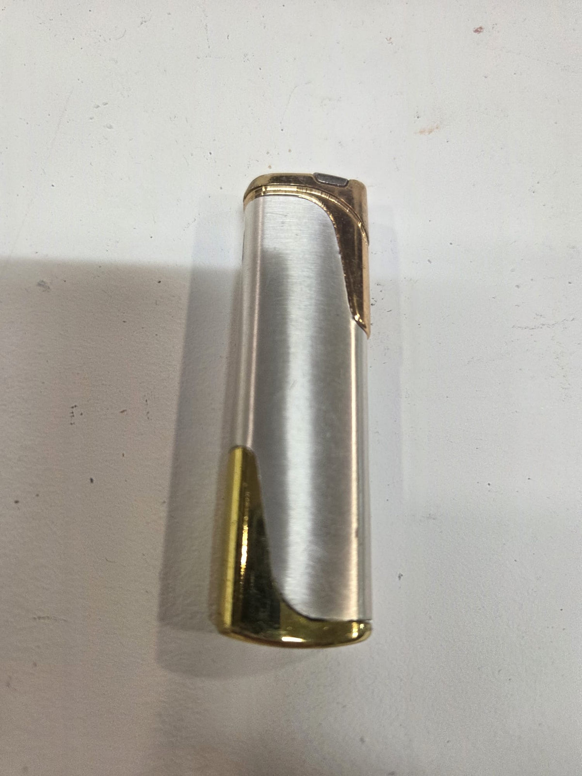 Encendedor Recargable Vintage de Gas Butano - Acabado Bicolor Plata Satén y Dorado