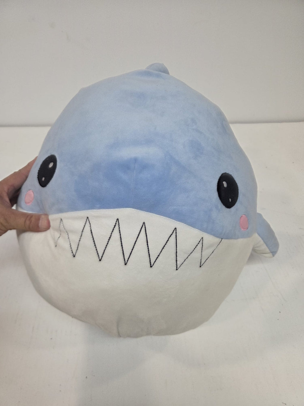 Peluche de Tiburón Azul Redondo (Estilo Kawaii)