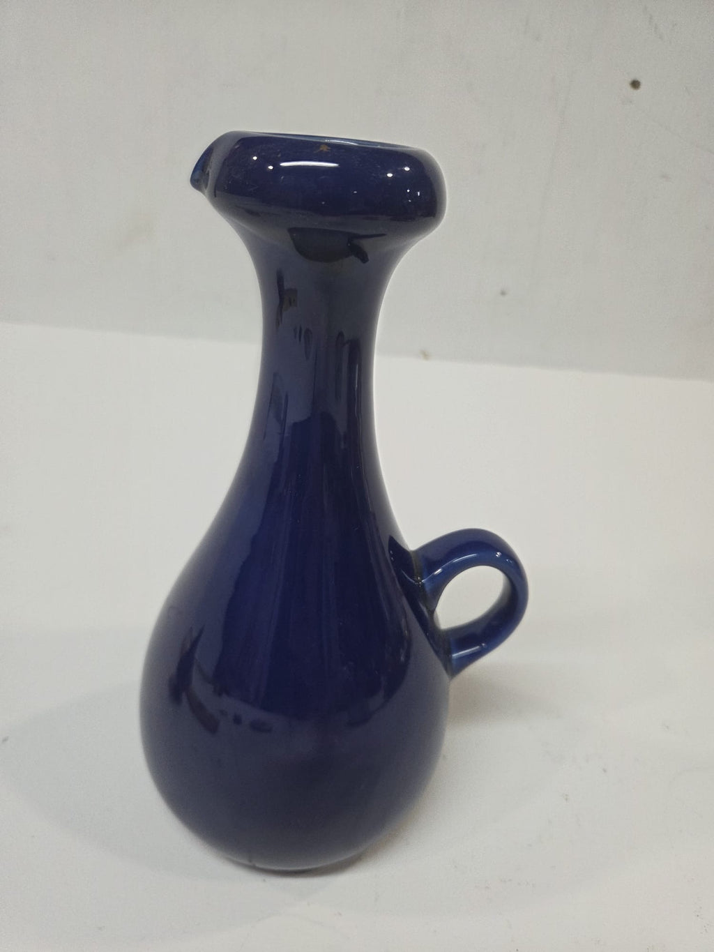 Jarra/Aceitera Pequeña de Cerámica Azul Cobalto con Asa y Pico Vertedor (18 cm)