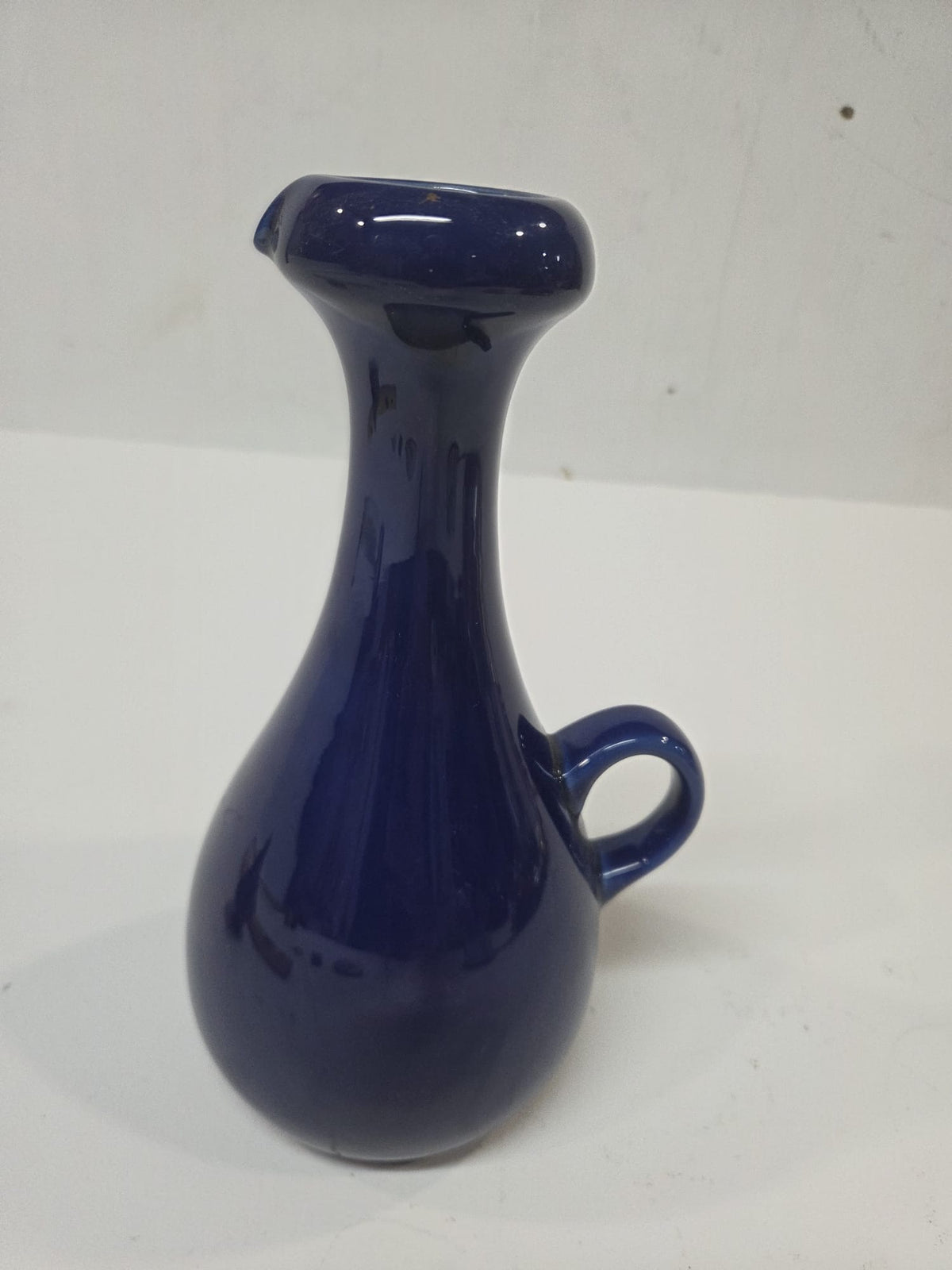 Jarra/Aceitera Pequeña de Cerámica Azul Cobalto con Asa y Pico Vertedor (18 cm)