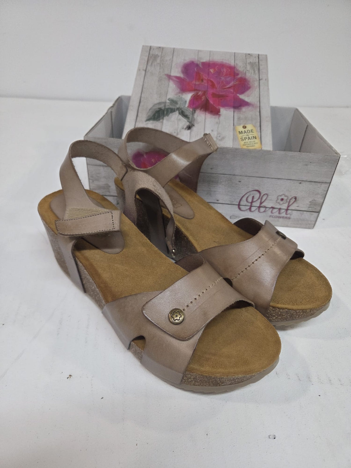 Sandalia Cuña Piel Vaquetilla Piedra – Made in Spain