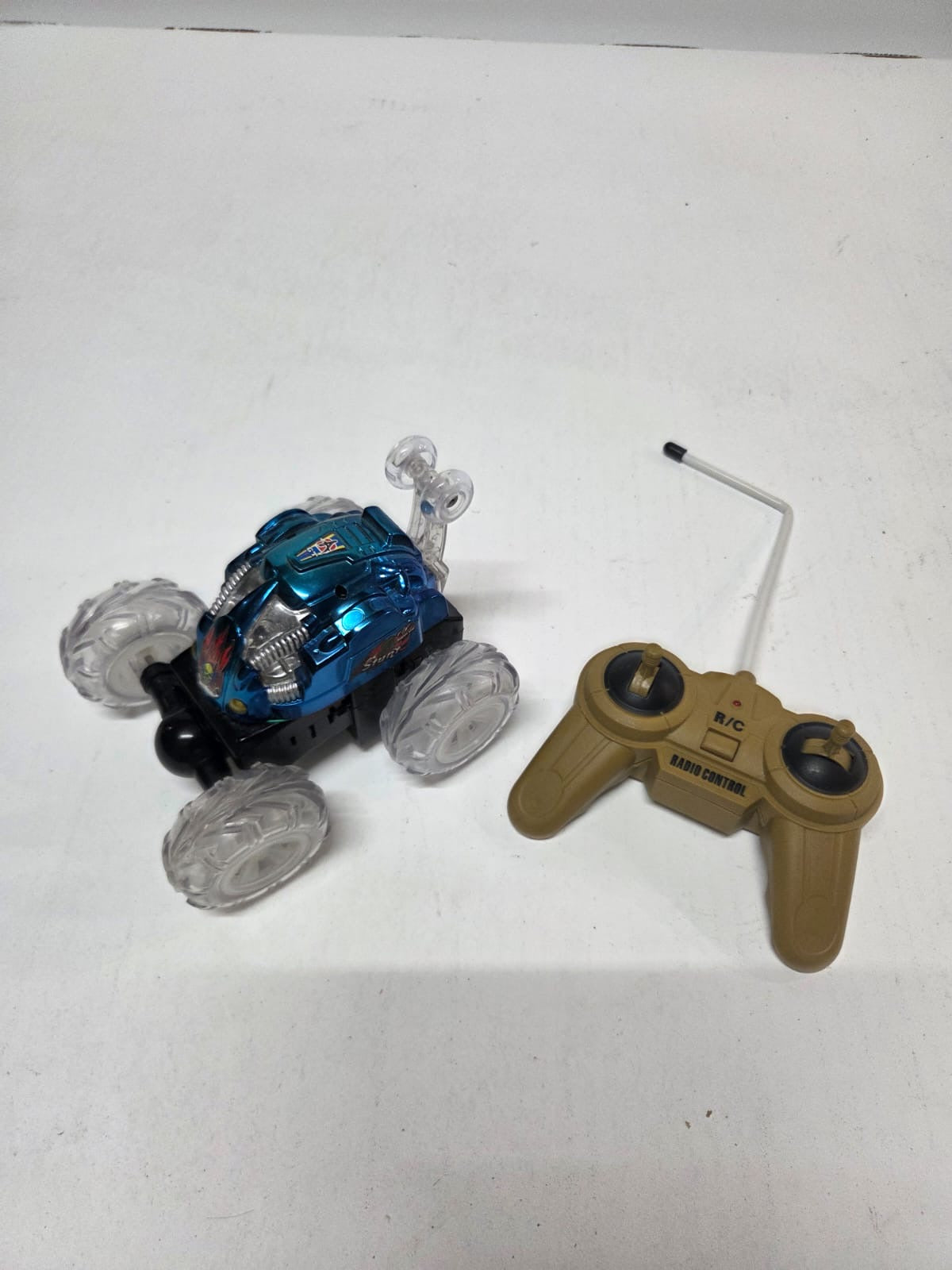 Coche Acrobático Teledirigido R/C con Luces LED y Música - Mini Stunt