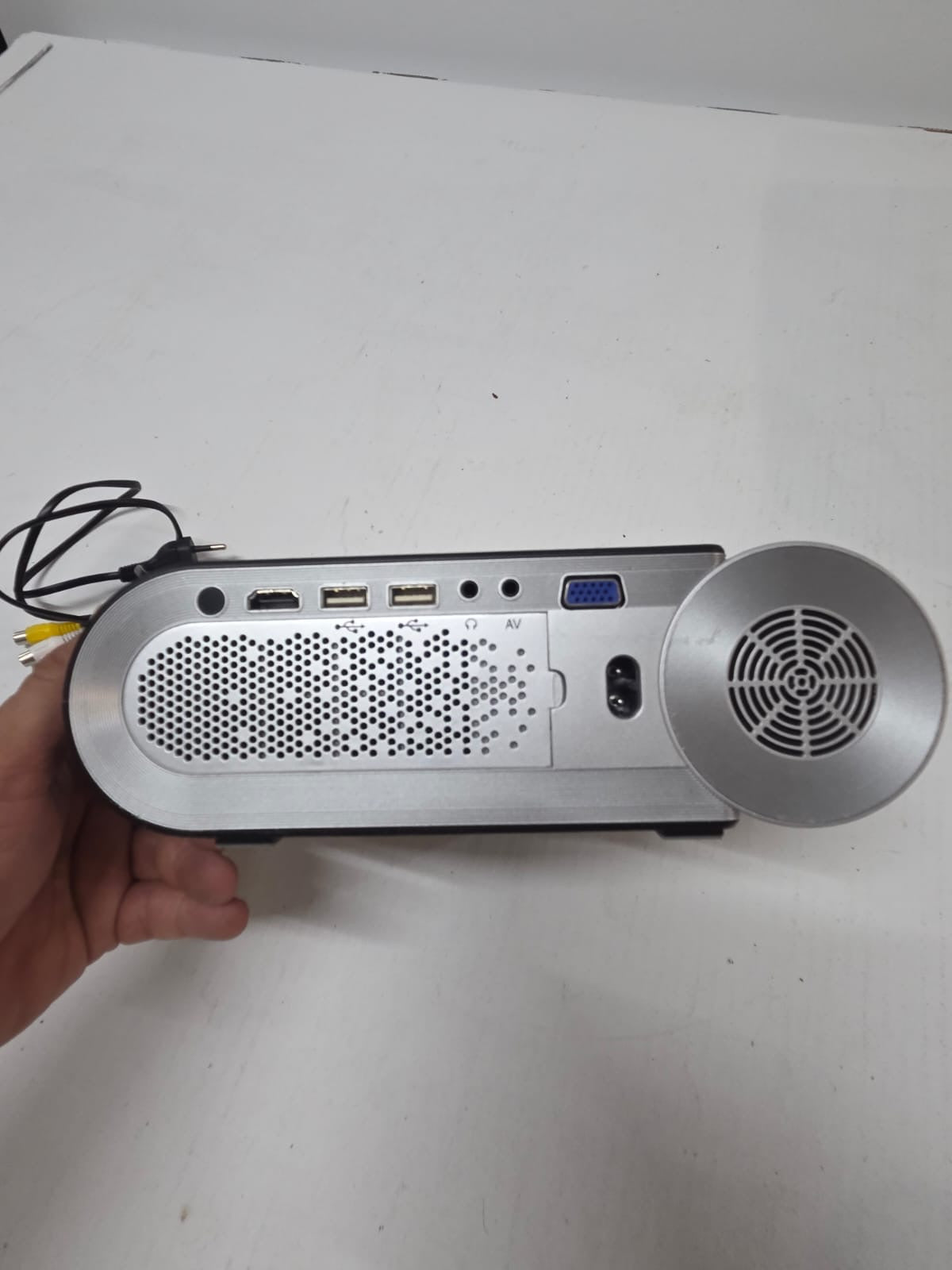 Proyector Portátil Vamvo L4200 Mini - HD 1080P Soportado (Usado - Excelente Estado)
