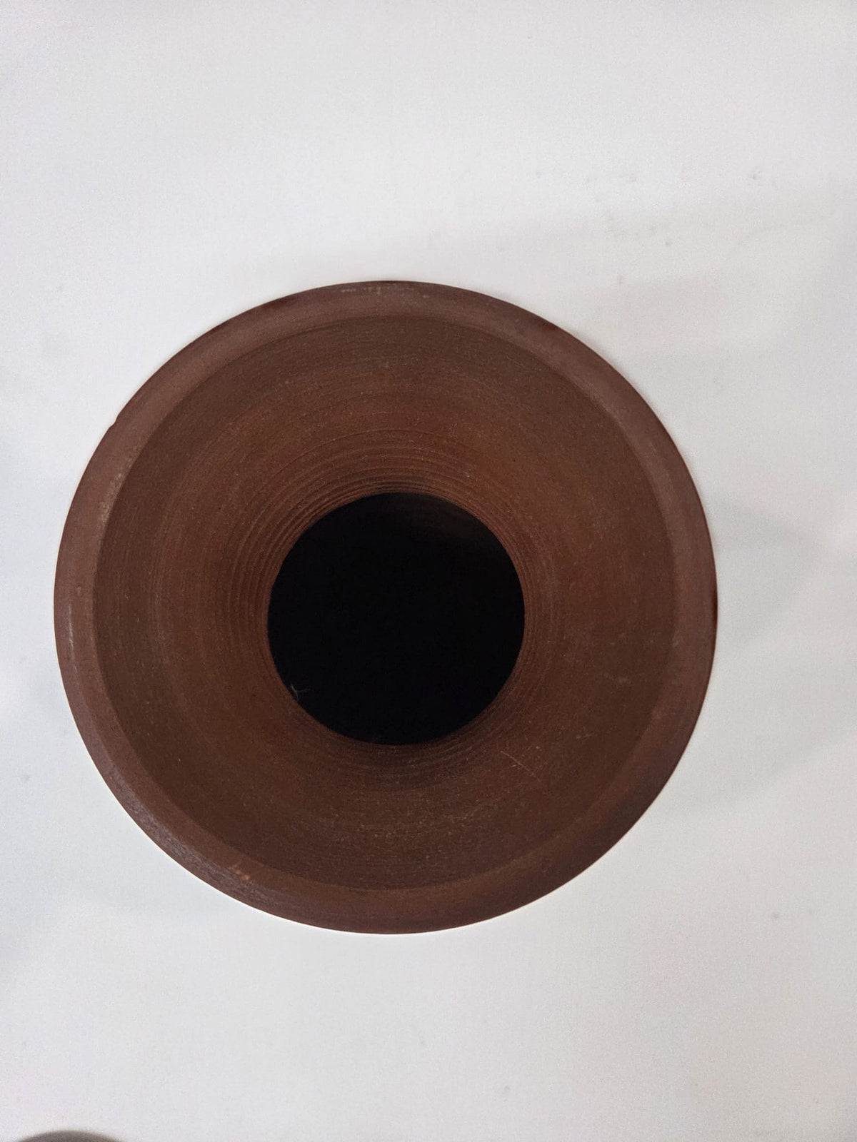 Jarrón Artesanal de Cerámica de Barro Pintado a Mano - Estilo Rústico Vintage (18 cm)