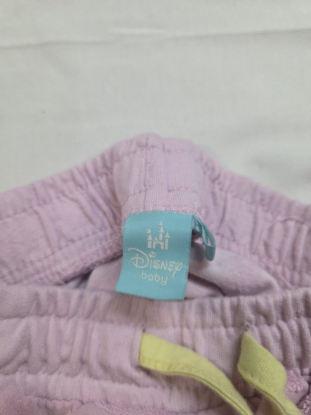 Shorts / Pantalón corto bebé niña Disney Baby rosa con lazos y detalles amarillos