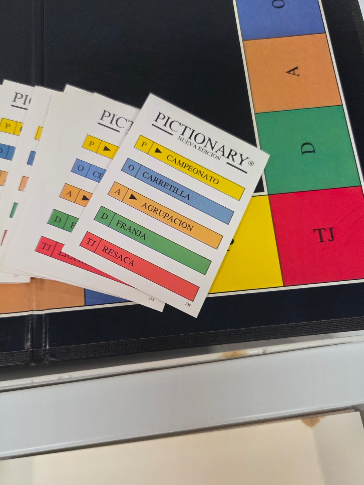 Juego de mesa Pictionary (Nueva Edición vintage - 2500 palabras)