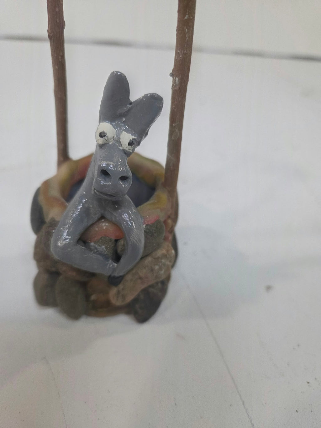 Figura Artesanal "Burro en el Pozo" – Souvenir de Cosquín (Córdoba) - 15 cm