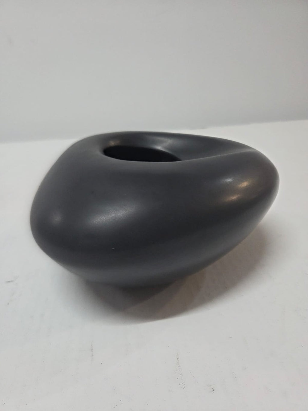 Cuenco/Jarrón Cerámico Orgánico Negro Mateo - Colección Bigarrö)