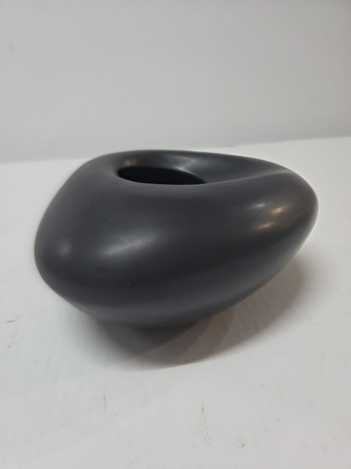 Cuenco/Jarrón Cerámico Orgánico Negro Mateo - Colección Bigarrö)