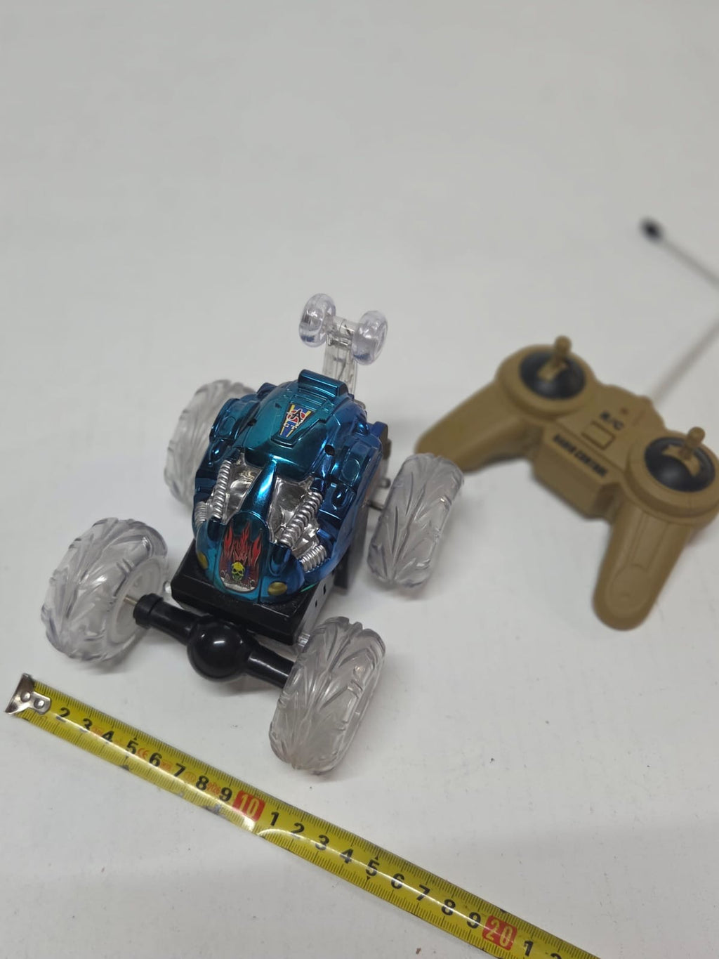 Coche Acrobático Teledirigido R/C con Luces LED y Música - Mini Stunt