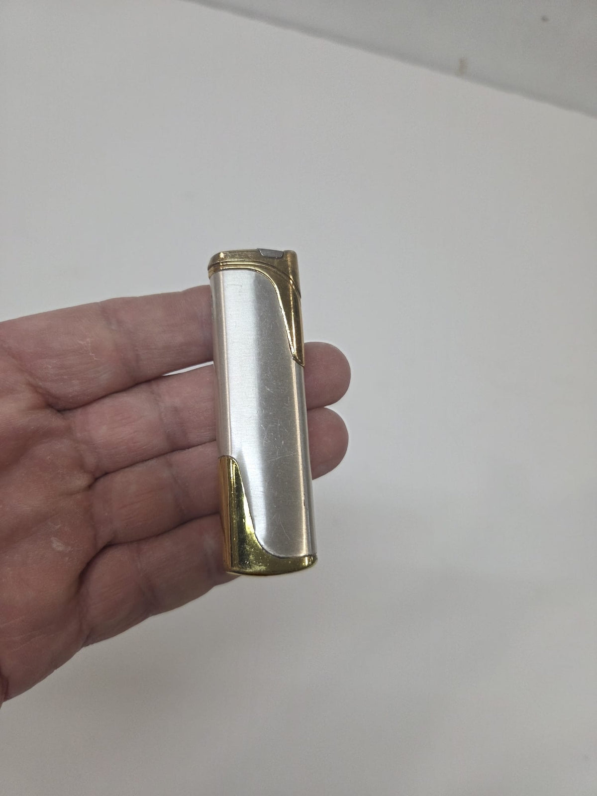 Encendedor Recargable Vintage de Gas Butano - Acabado Bicolor Plata Satén y Dorado