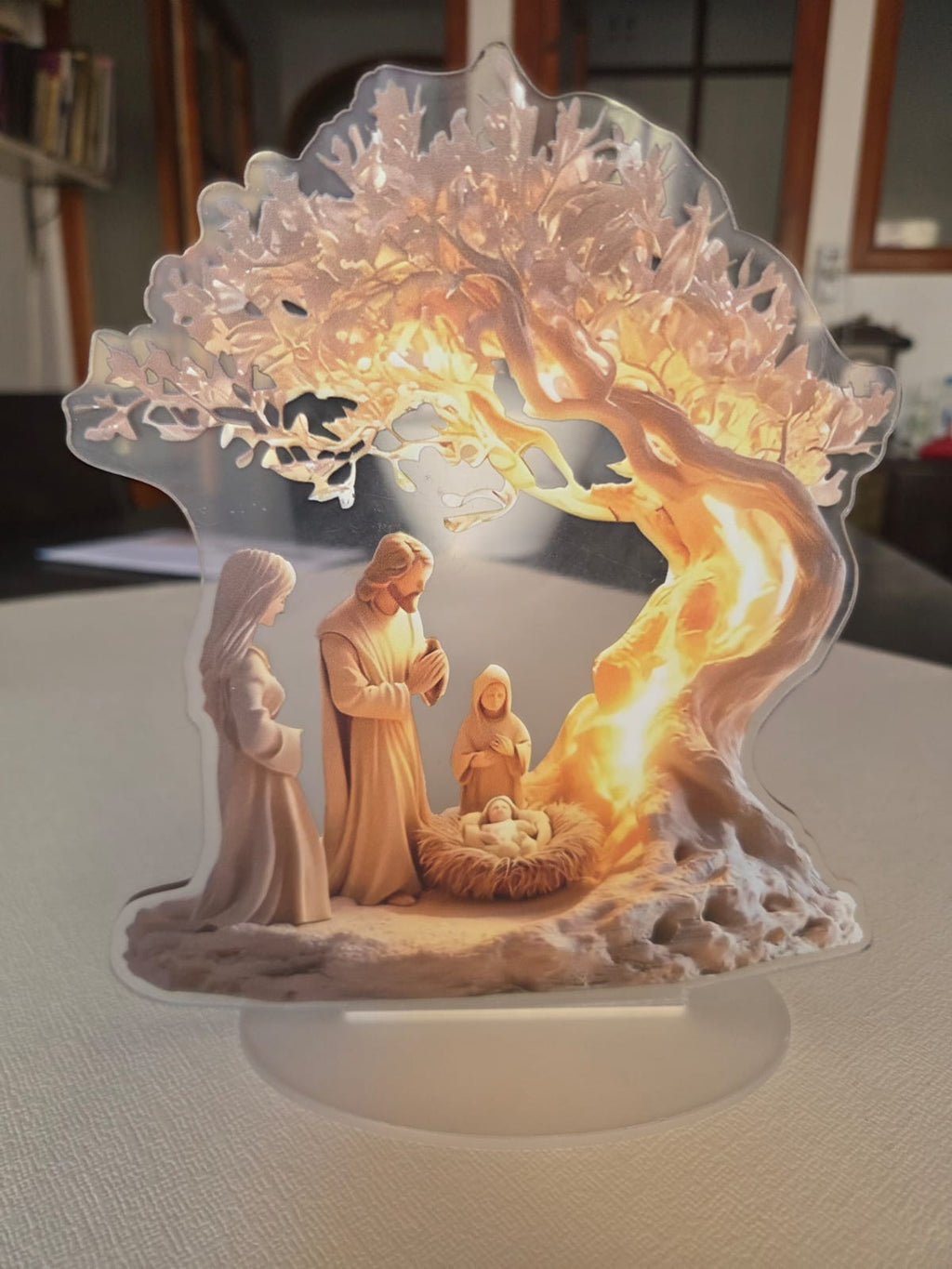 Figura Decorativa Belén Navideño en Acrílico con Base - Nacimiento de Jesús bajo el Árbol de la Vida