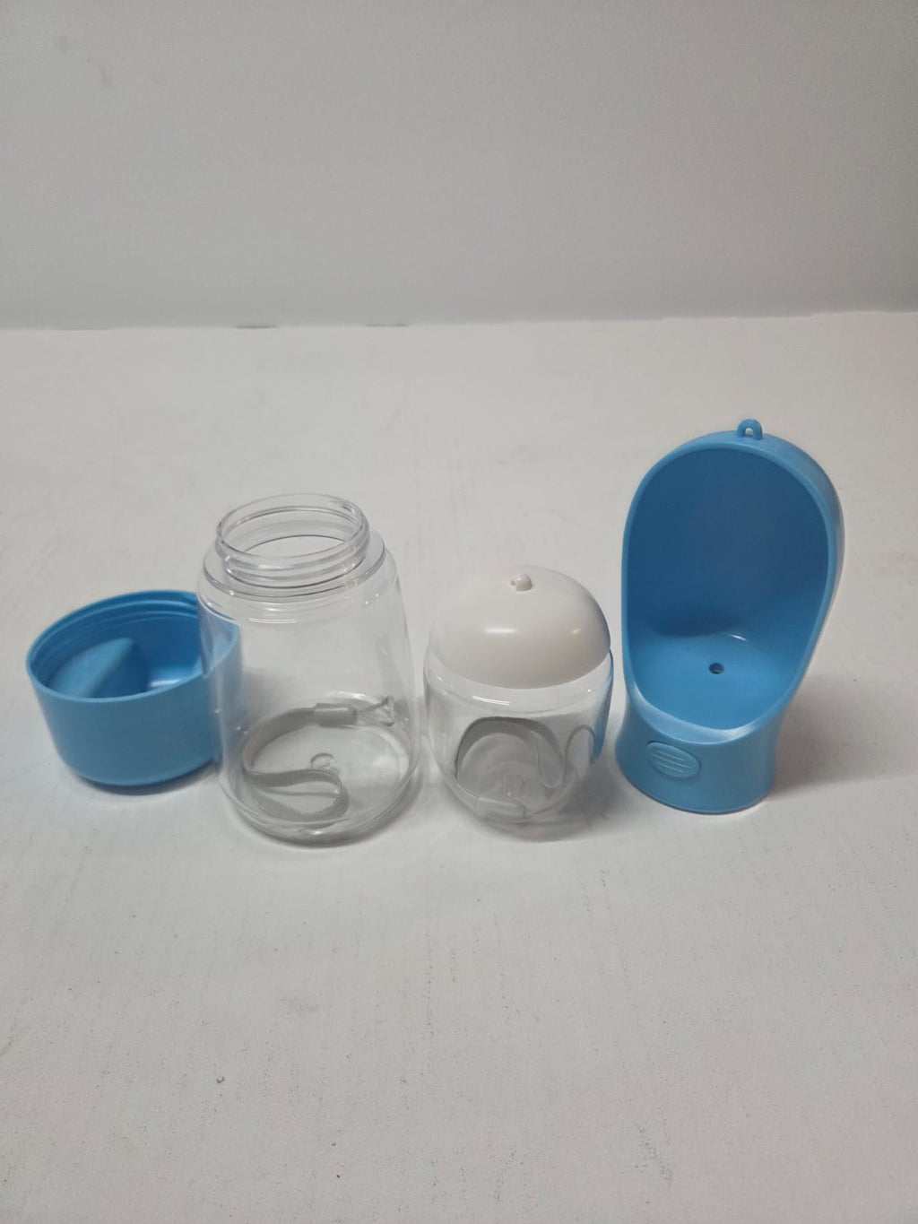 Botella de Agua Portátil Multifunción para Perros 3 en 1 – Bebedero, Dispensador de Alimentos y Bolsas
