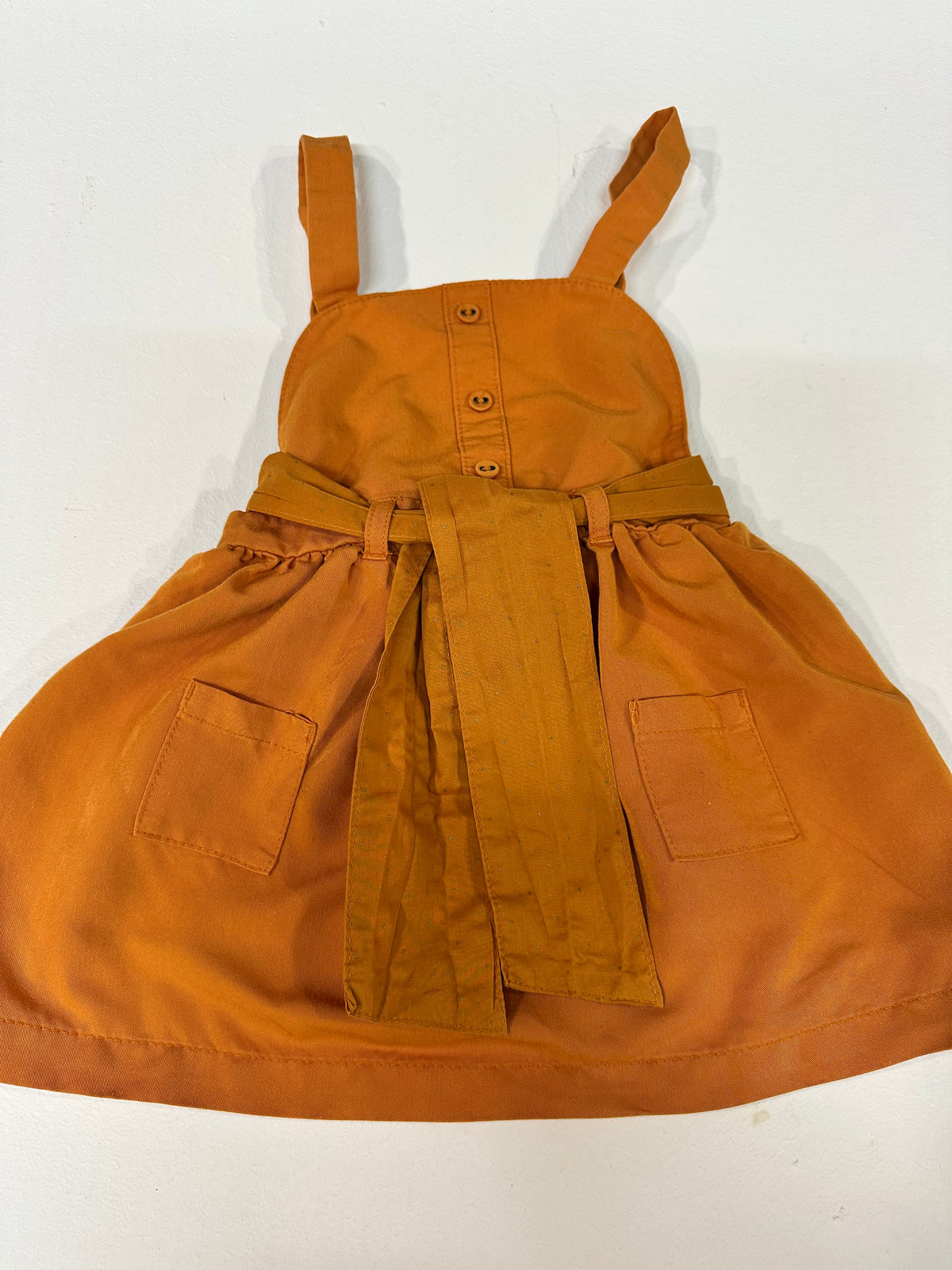 Vestido Pichi Bebé Niña Kiabi Talla 18 Meses (77-82 cm) - Color Mostaza / Teja con Cinturón