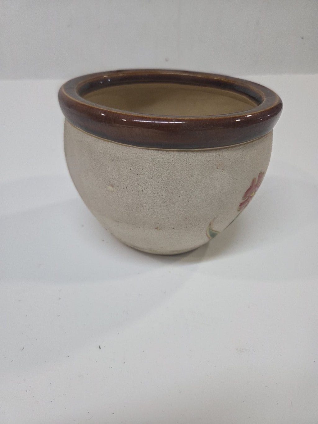 Maceta Artesanal de Cerámica con Flores en Relieve
