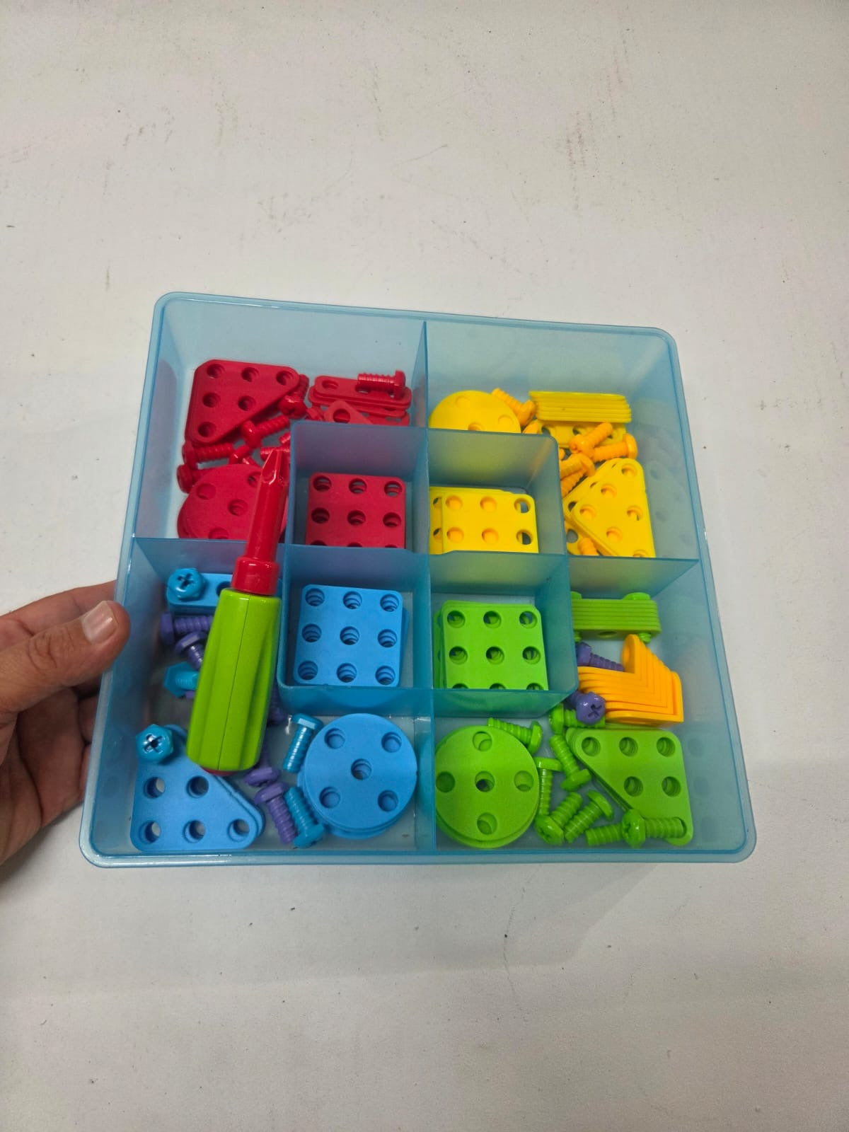 Juego de Construcción Infantil con Tornillos, Piezas de Colores y Destornillador (STEM)