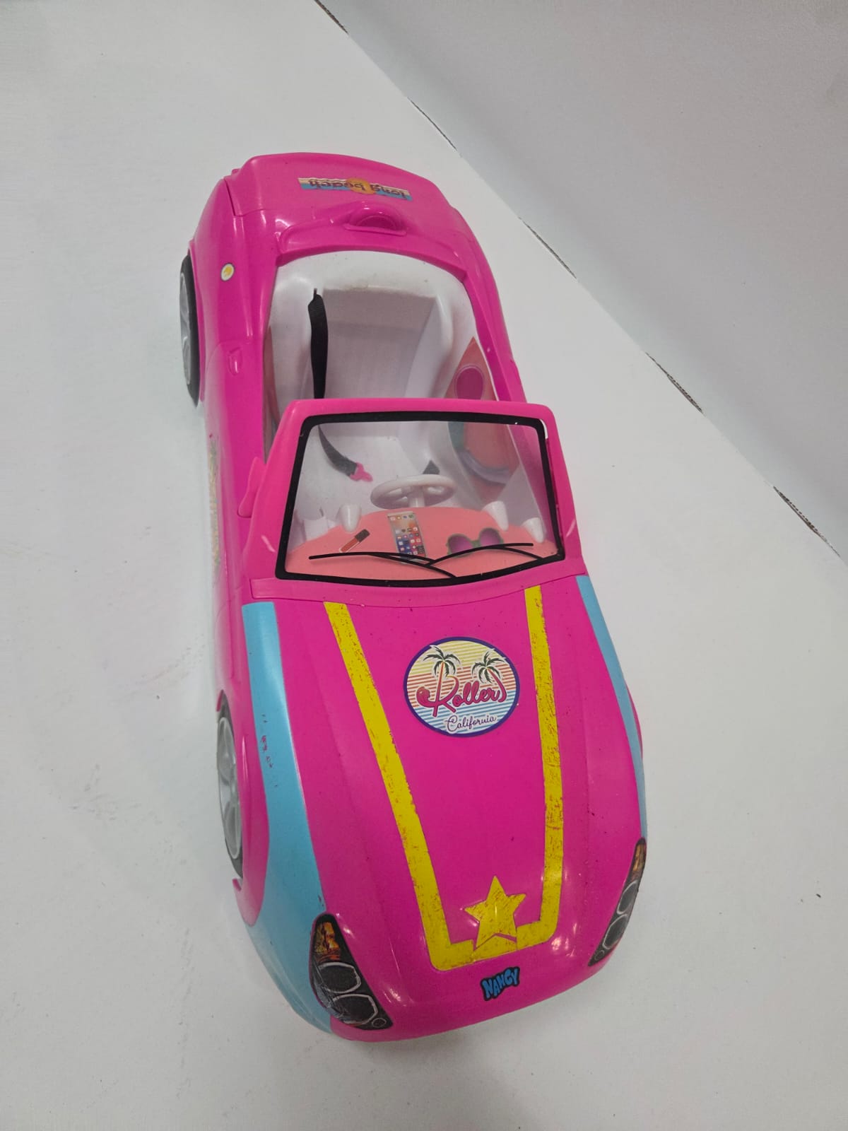 Coche Descapotable Rosa Nancy "Un Día en California" – Famosa (Segunda Mano)