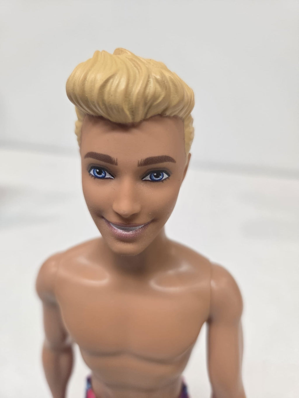 Muñeco Ken de Barbie Playeril / Veraniego - Pelo Rubio y Bañador Estampado