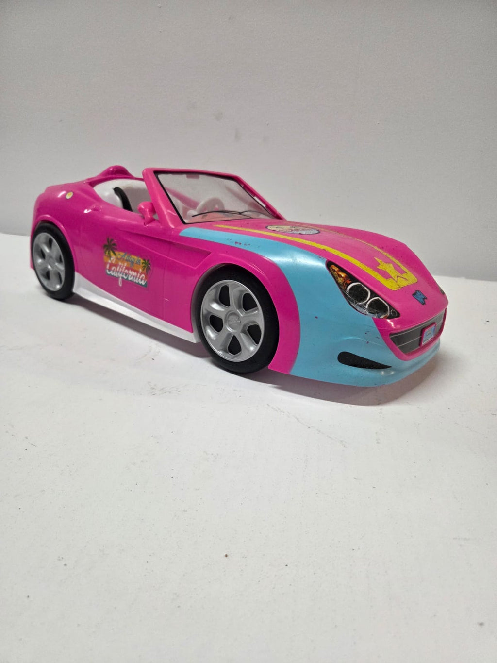 Coche Descapotable Rosa Nancy "Un Día en California" – Famosa (Segunda Mano)