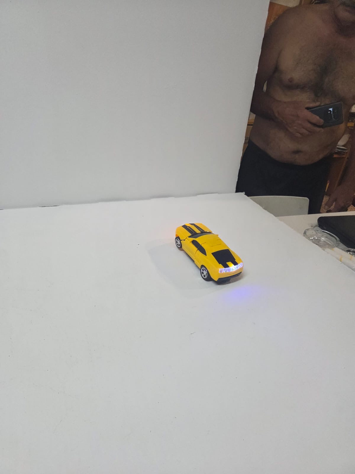 Auto Transformer Eléctrico con Luz LED y Sonido – Auto de Carreras Convertible en Robot