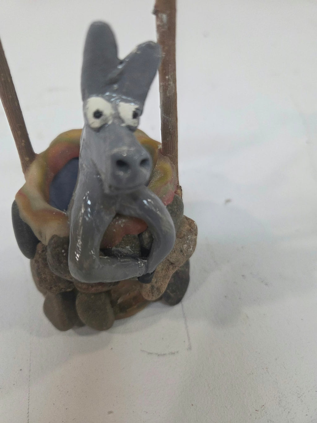 Figura Artesanal "Burro en el Pozo" – Souvenir de Cosquín (Córdoba) - 15 cm
