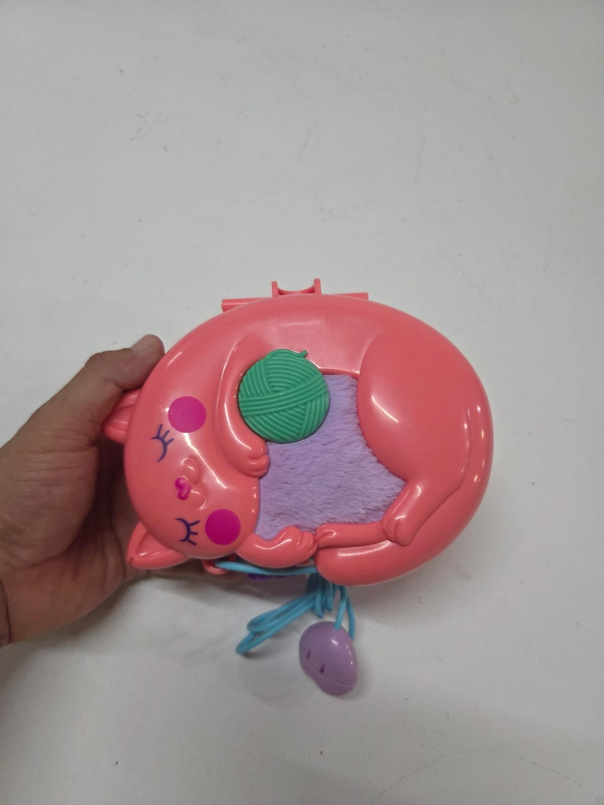 Polly Pocket - Estuche Juguete Gatito Dormilón Rosado (Mattel)
