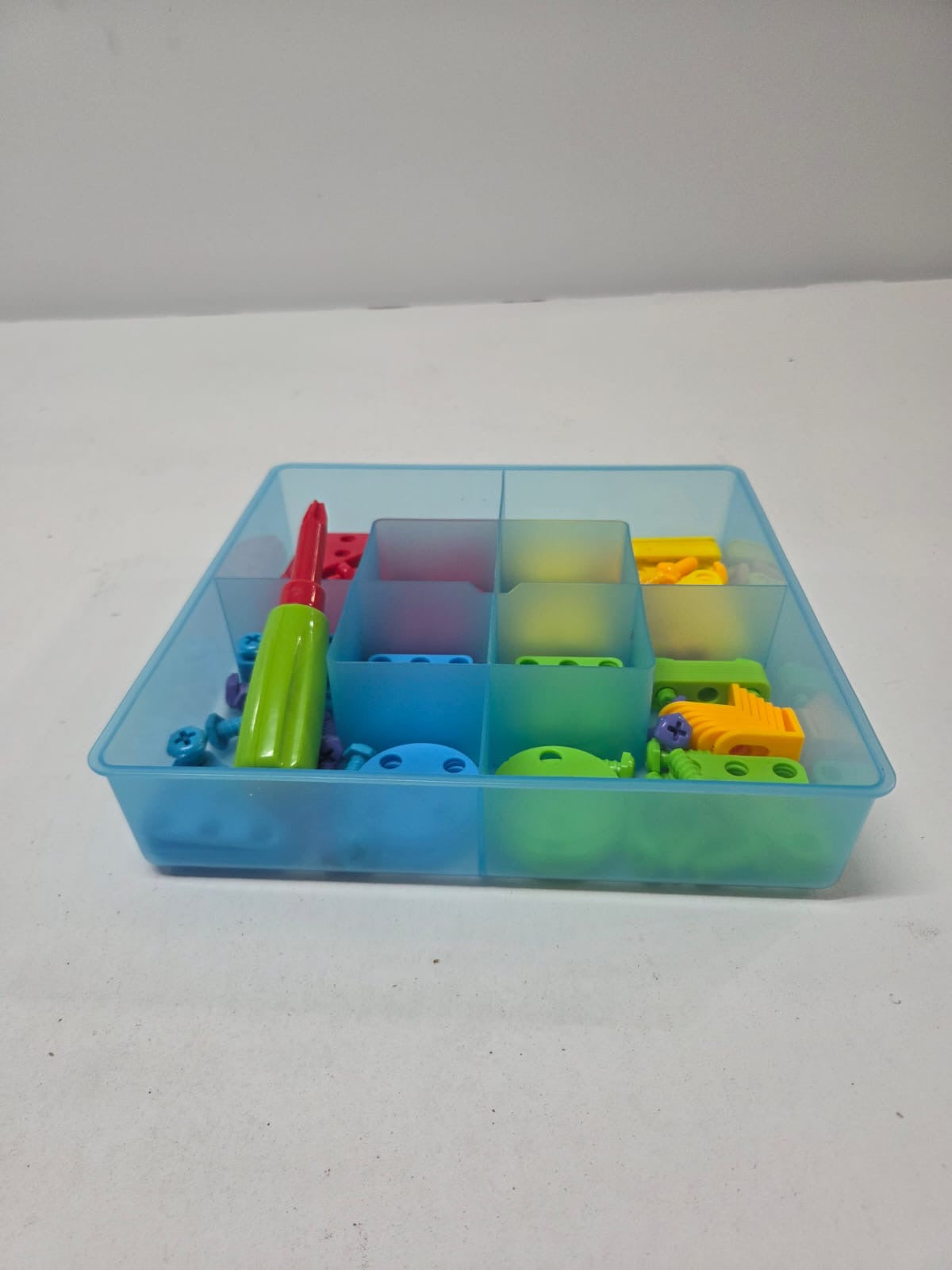 Juego de Construcción Infantil con Tornillos, Piezas de Colores y Destornillador (STEM)