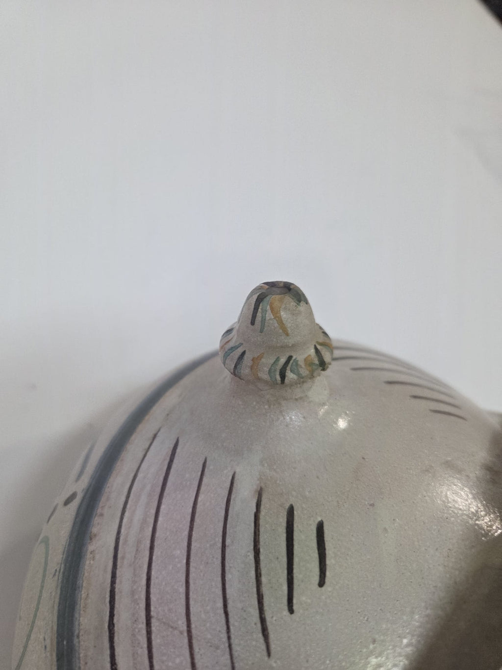 Botijo Antiguo de Cerámica Artesanal de Segorbe – Firmado V. Gil (18 cm)