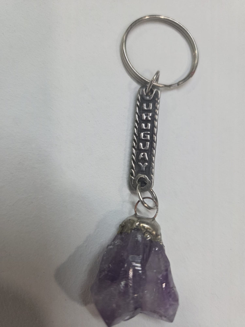 Llavero Souvenir de Uruguay con Piedra Natural Amatista Bruta