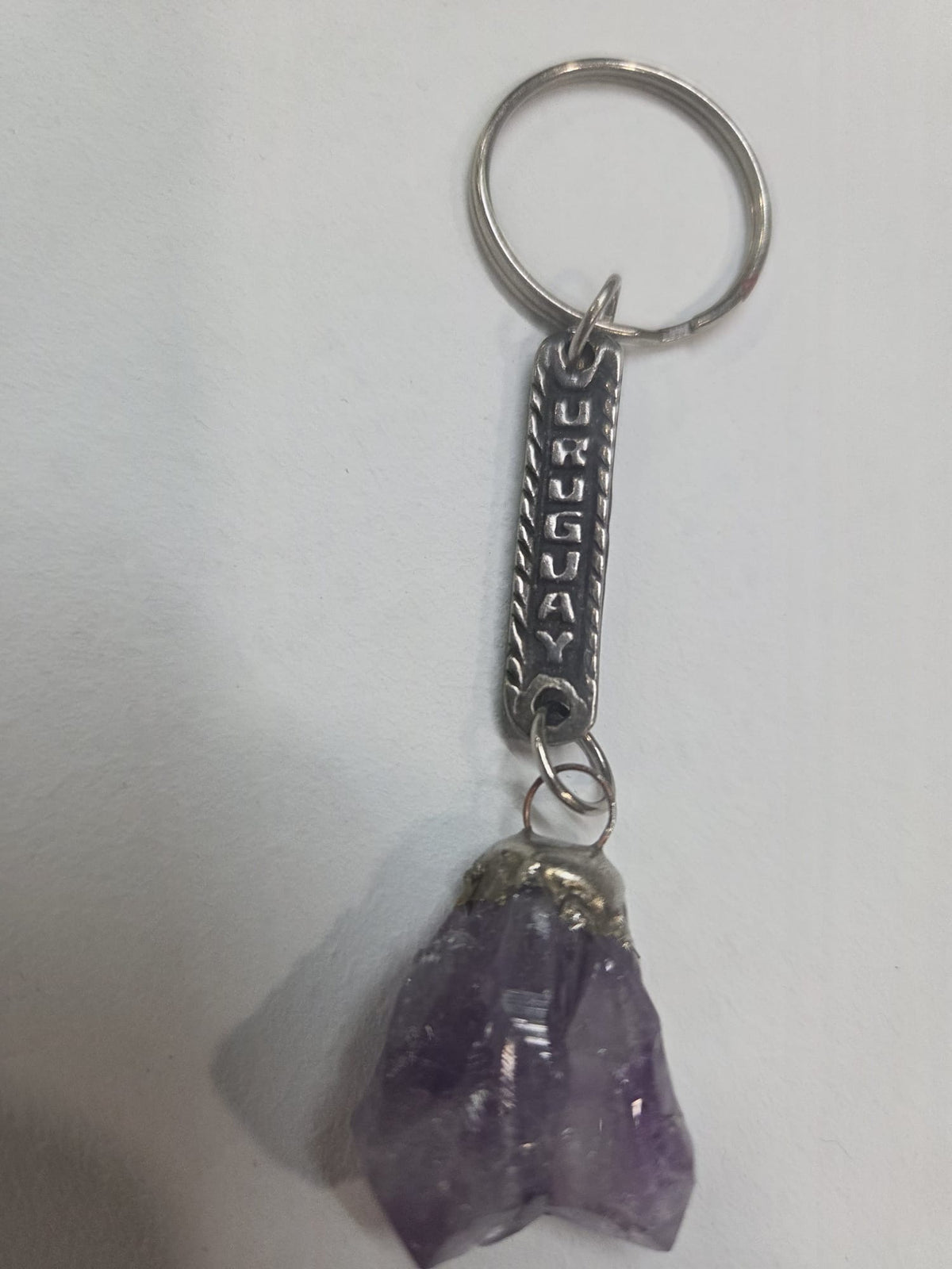 Llavero Souvenir de Uruguay con Piedra Natural Amatista Bruta