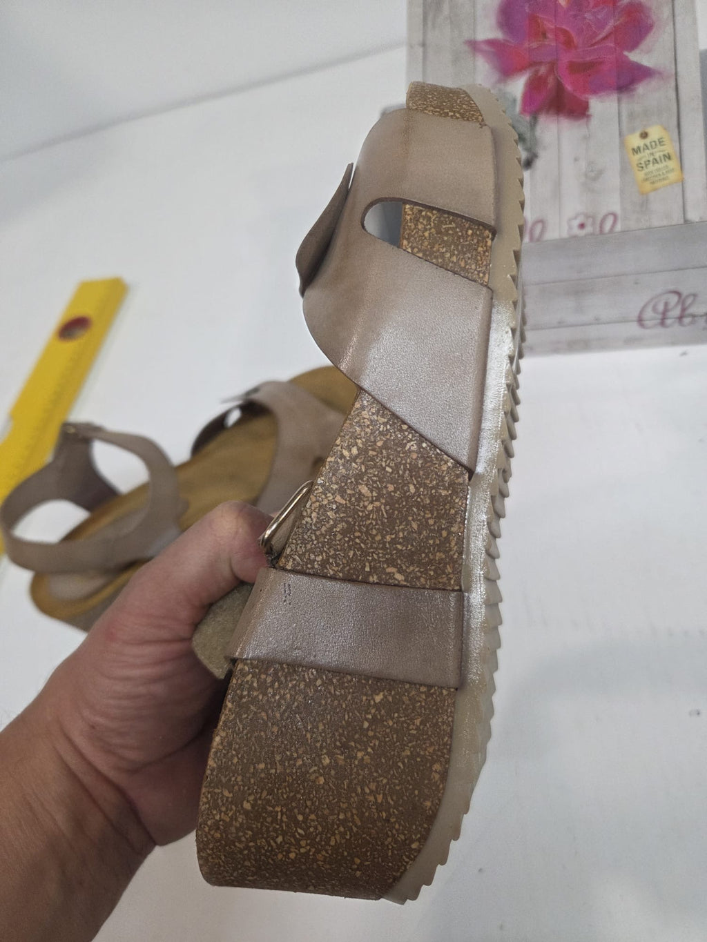 Sandalia Cuña Piel Vaquetilla Piedra – Made in Spain