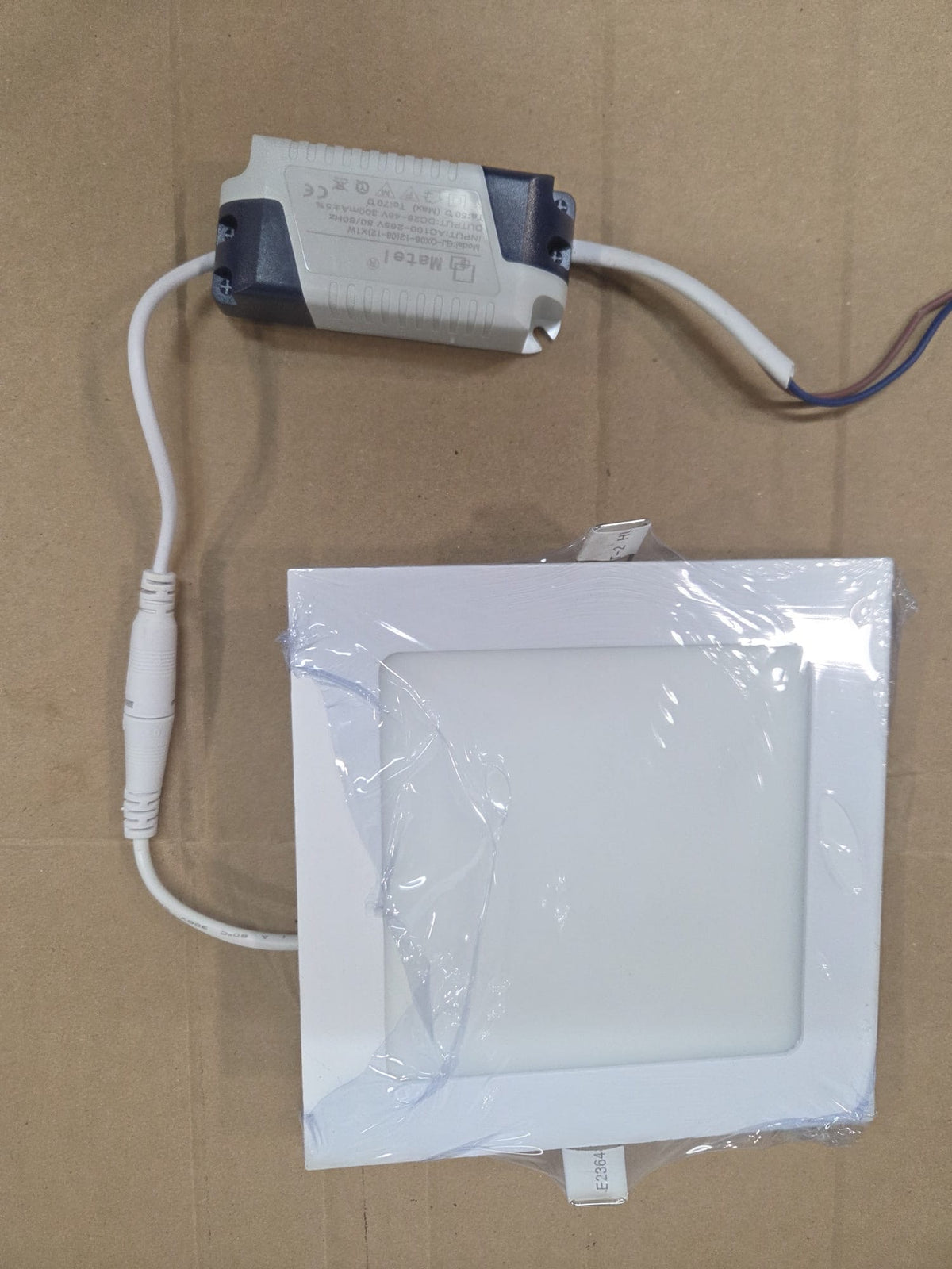 Panel LED Empotrable Cuadrado MATEL 9W – Luz Cálida 2700K (850 Lumens, Aluminio Blanco)
