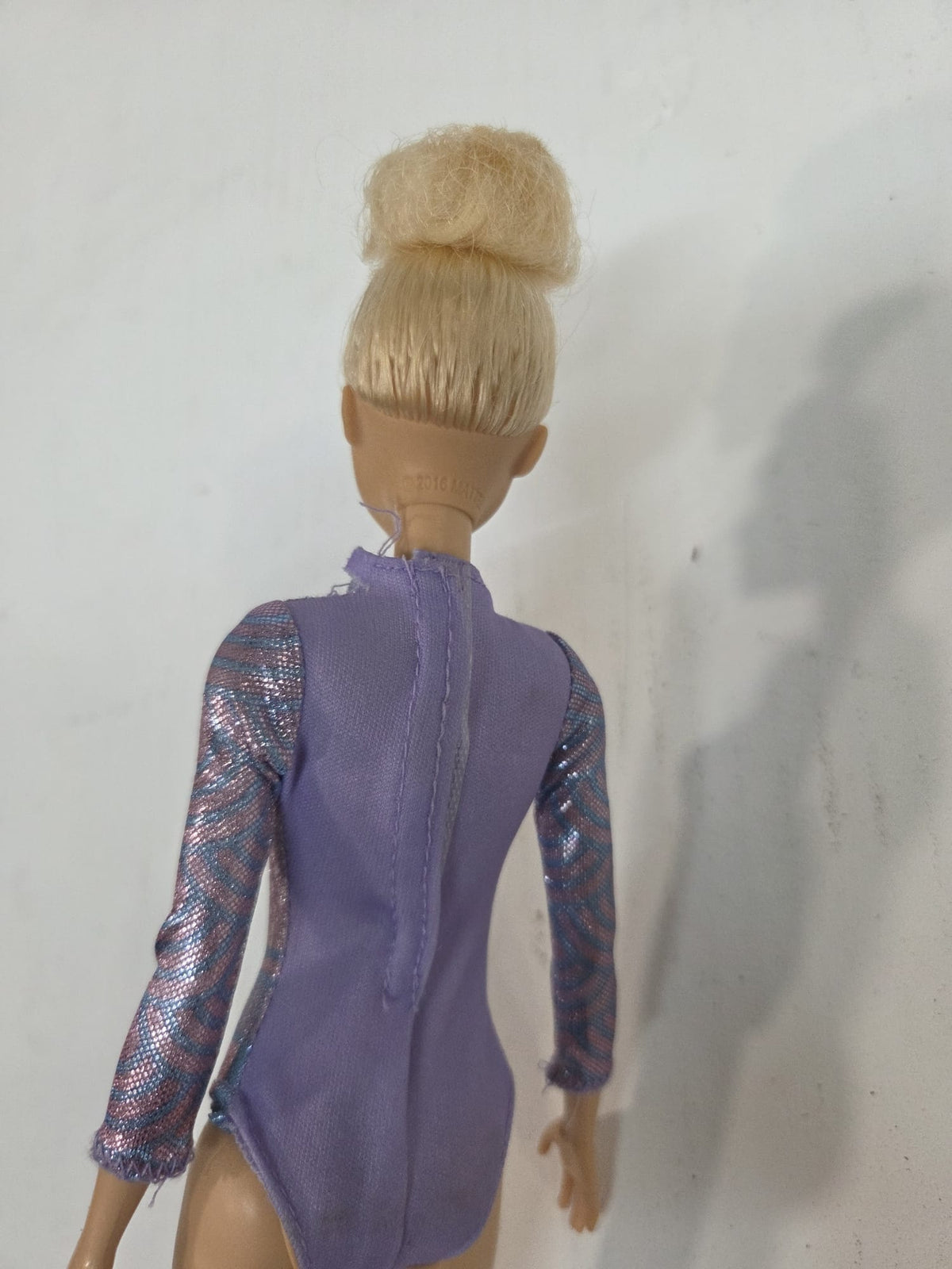 Muñeca Barbie Gimnasta Rítmica / Gimnasia Artística Mattel 2016 – Maillot Metalizado Morado