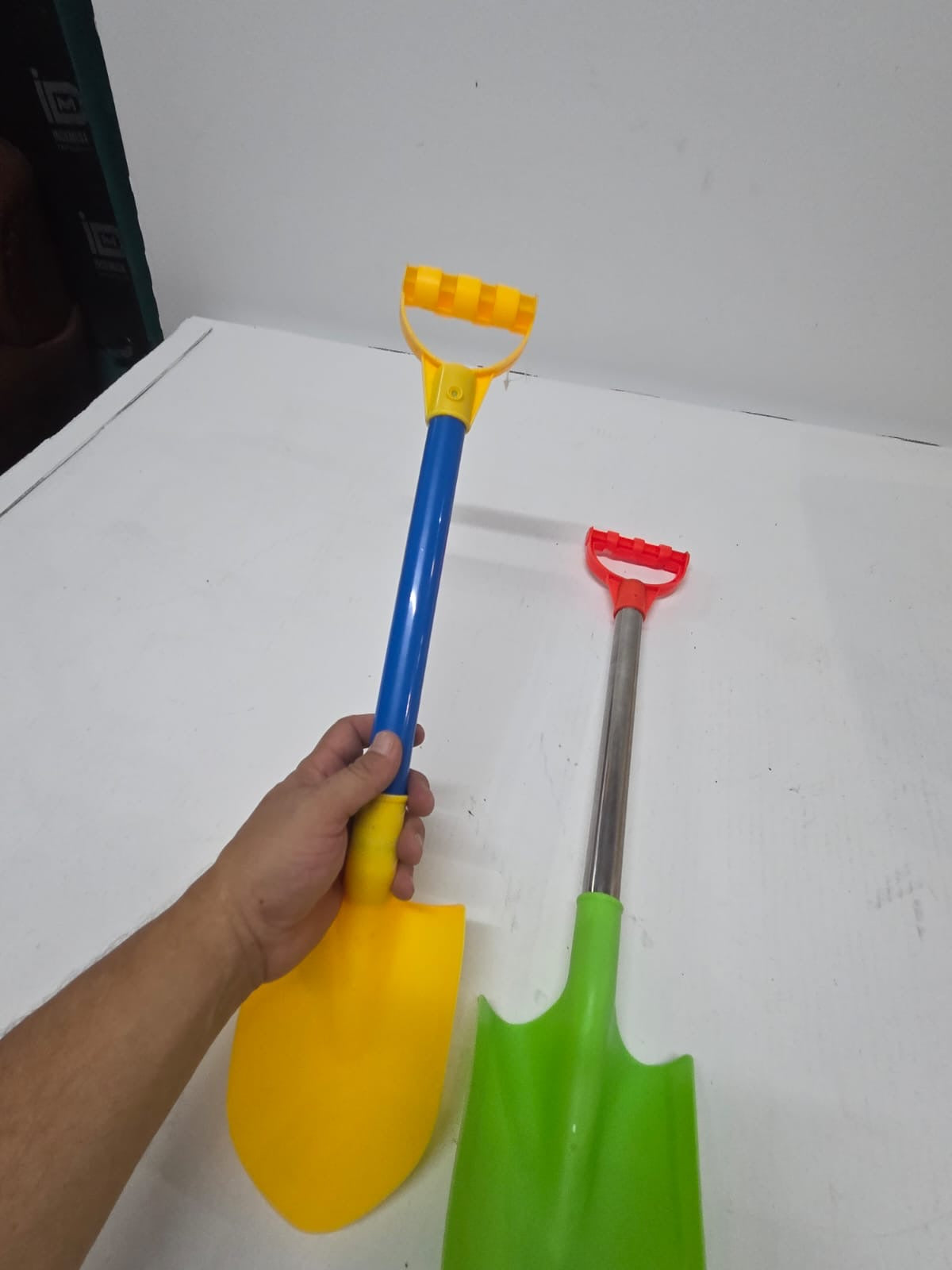 Set de 2 palas infantiles para playa o jardín (resistentes, de plástico y metal)