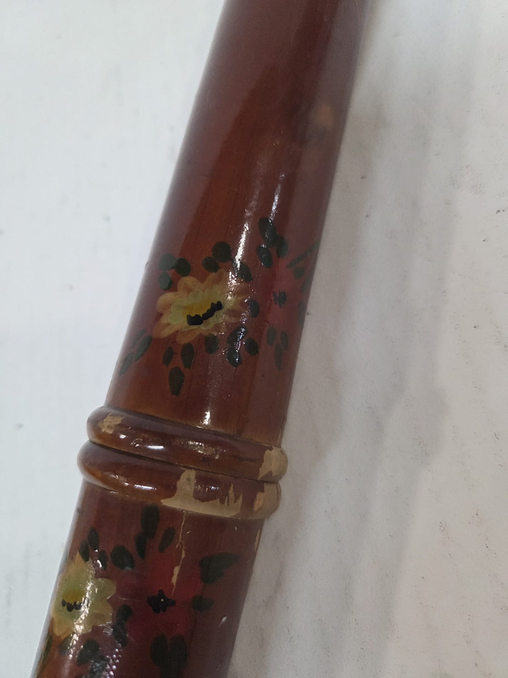 Estuche Guardagujas Vintage de Madera Pintada a Mano + Set de Agujas de Tejer Variadas