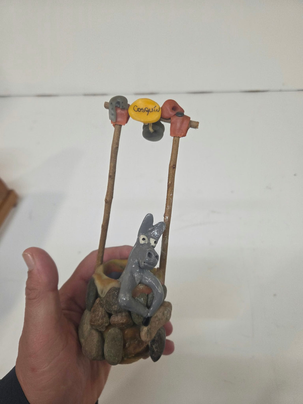 Figura Artesanal "Burro en el Pozo" – Souvenir de Cosquín (Córdoba) - 15 cm