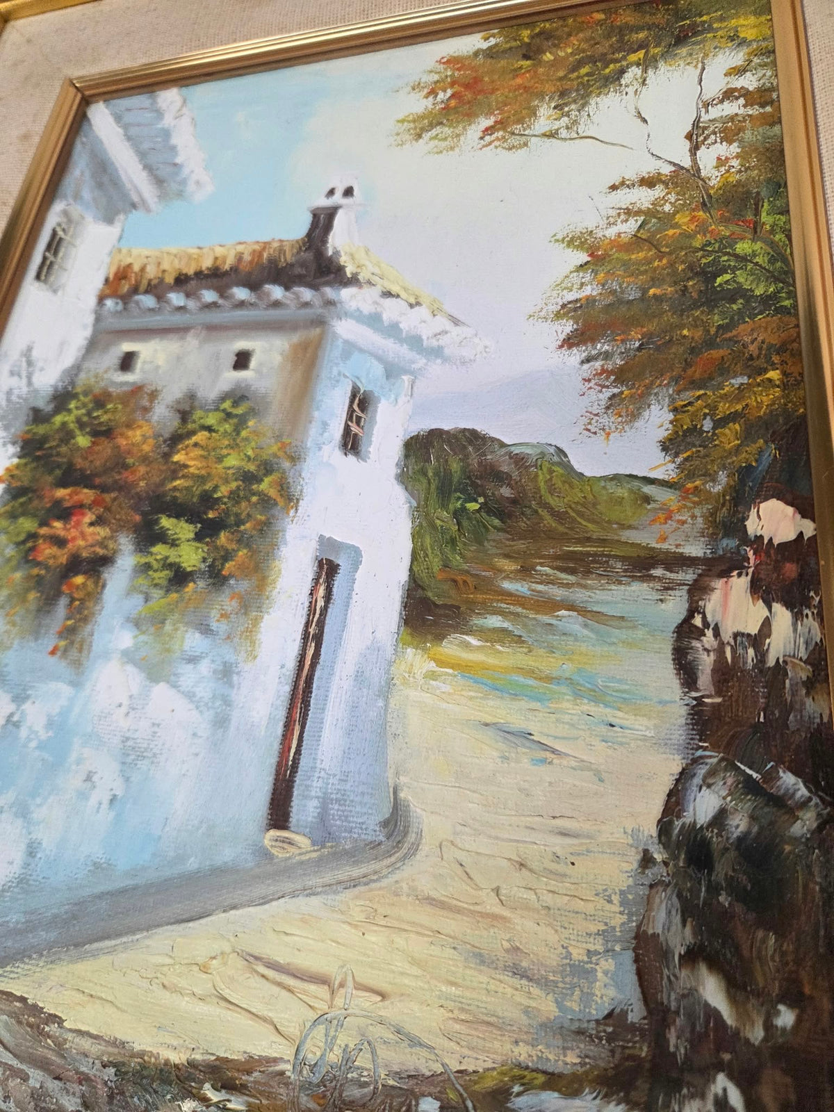 Cuadro al Óleo Paisaje Rural Mediterráneo – Casa Blanca Tradicional con Marco de Madera (45 x 52 cm)
