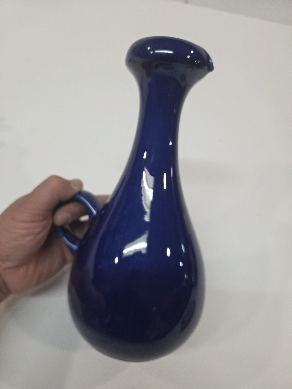 Jarra/Aceitera Pequeña de Cerámica Azul Cobalto con Asa y Pico Vertedor (18 cm)